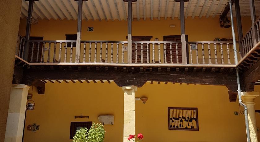 Casa Palacio Conde De Garcinarro Huete Exteriör bild